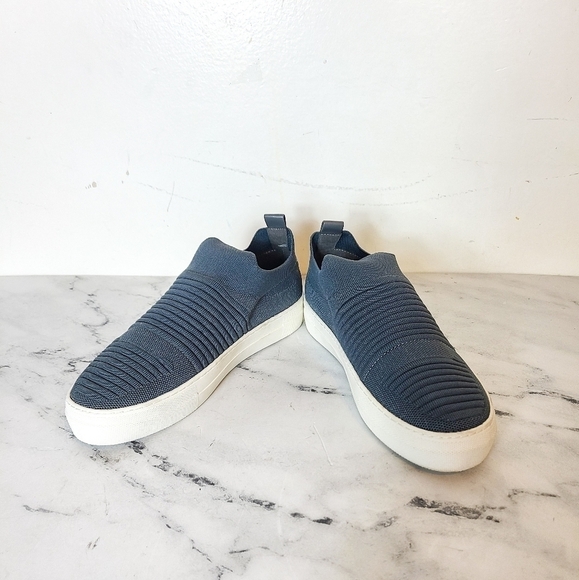 Material Girl Grey Sneaker 10 NWT - Picture 3 of 7